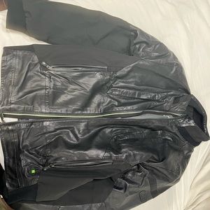 Like new HUGO BOSS men leather jacket